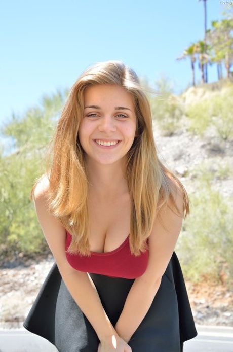 Pantyless amateur beauty Lindsey stripping and jogging nude in public