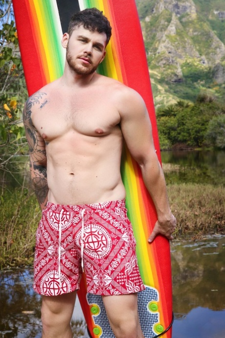 Fit American men Beaux Banks and Matthew Camp have interracial gay sex