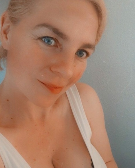 Beautiful mature amateur shows her hot curves while drinking a morning coffee