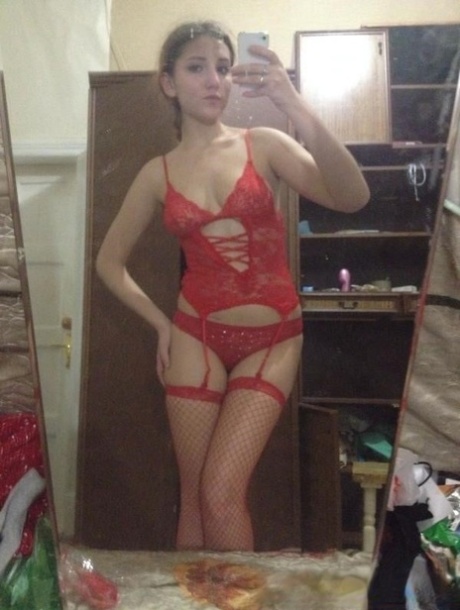 Playful babe posing naked & in sexy lingerie in her amateur selfie compilation