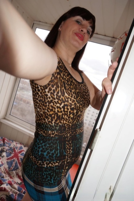 Lovely brunette amateur shows off her natural curves in her selfie compilation