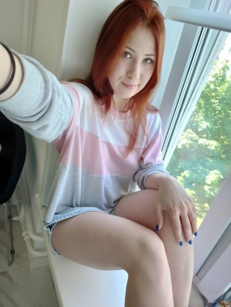 Barely legal amateur teen showing off her boobs and booty in a solo