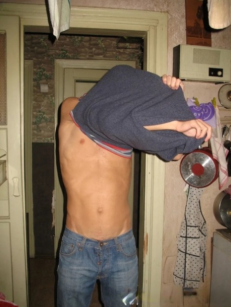 Sexy brunette babe shows her tanned tits and her trimmed pussy after kissing