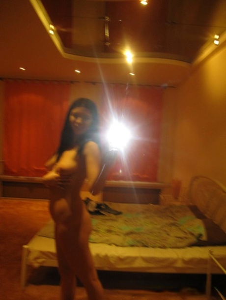 Stunning girlfriend poses naked and takes selfies of her great body