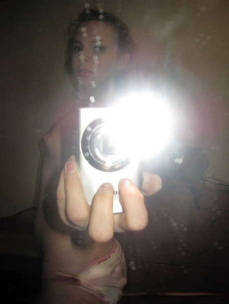 Sensational teen takes hot selfies while posing naked in her living room