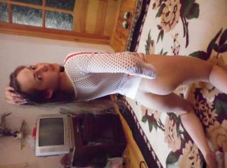 Acrobatic babe spreading her pussy and fingering herself on the carpet