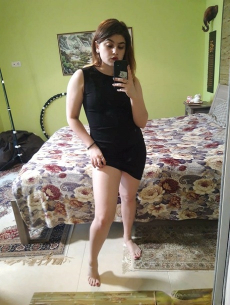 Amateur wife loses her black dress & exposes her big ass in the mirror
