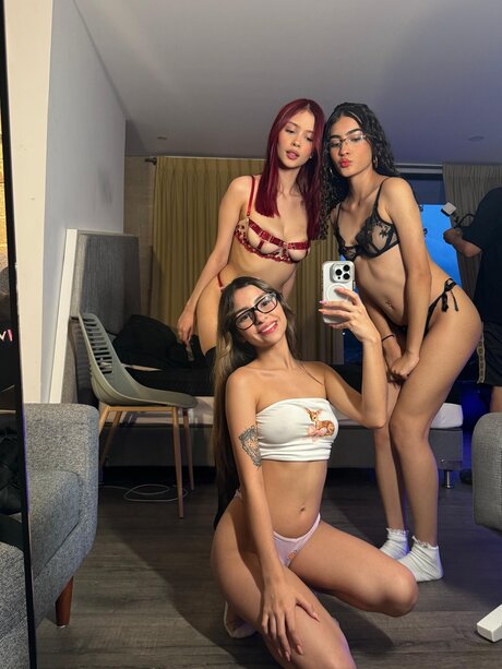 Blowketing featuring Elipetitt, Kattedoll, Skinnycurly Sex Images