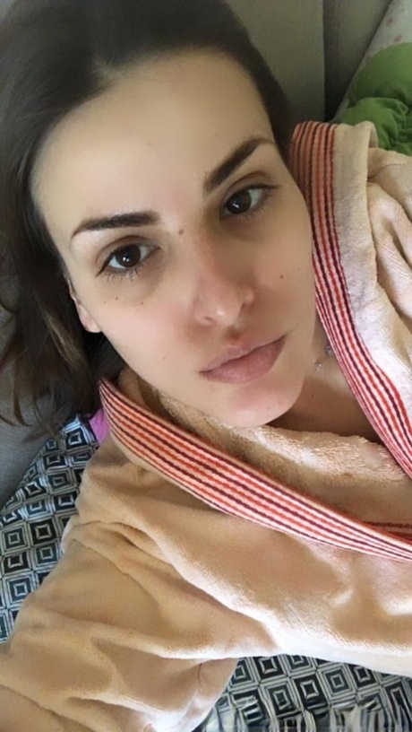 Amateur beauty shows her big tits and hot ass and poses in the mirror