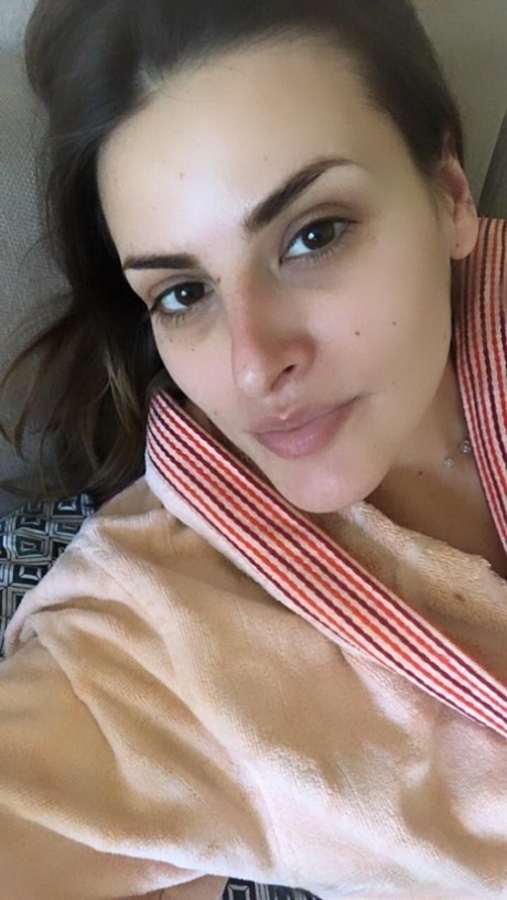 Amateur beauty shows her big tits and hot ass and poses in the mirror