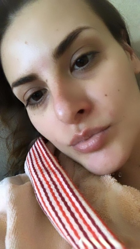 Amateur beauty shows her big tits and hot ass and poses in the mirror