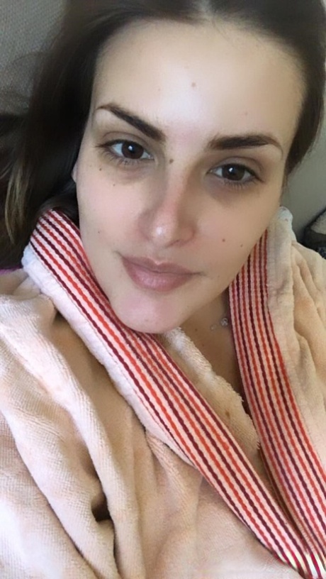 Amateur beauty shows her big tits and hot ass and poses in the mirror