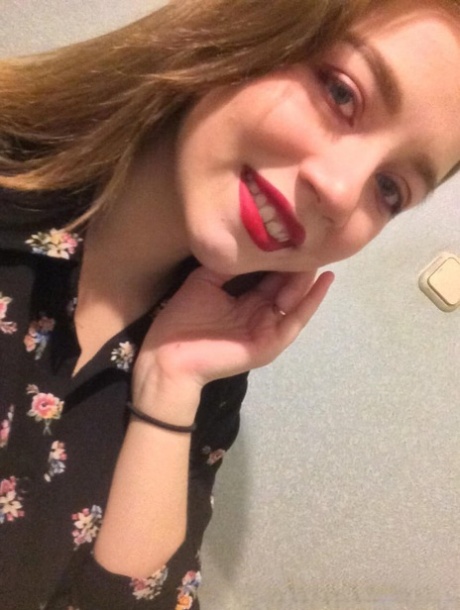 Amateur hottie teases with her lovely boobs and tasty ass in the mirror