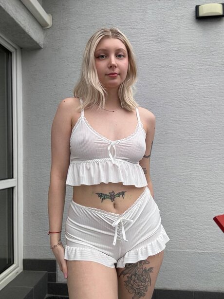 OnlyFans Lit1le Kitty starring Lit1le Kitty Nude Images