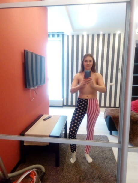 Amateur babe shows her booty & trimmed pussy while taking nude selfies