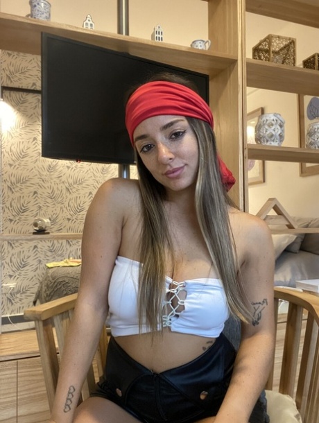 Amateur solo girl Sara Core takes selfies in lingerie and bikinis