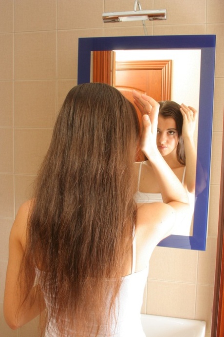 Amateur teen Kate flaunts her incredible natural tits and hot bum in a solo