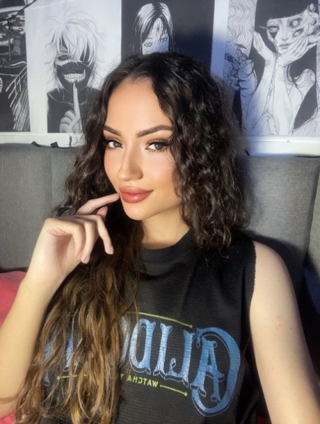 Cute babe Leon Mariana flaunts her hot ass in a seductive lacy negligee