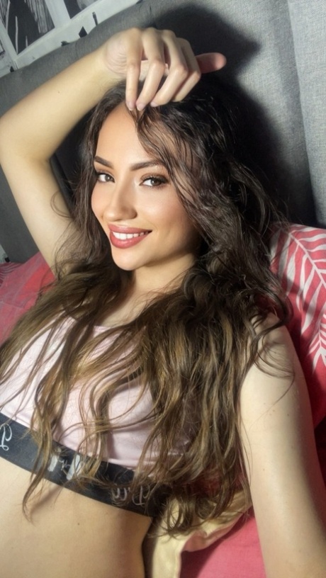 Cute babe Leon Mariana flaunts her hot ass in a seductive lacy negligee