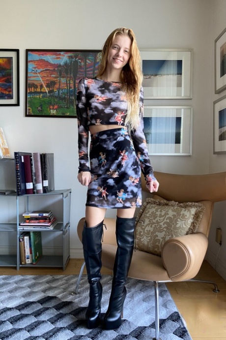 Amateur girlfriend Riley Star shows her puffy pussy and amazing booty