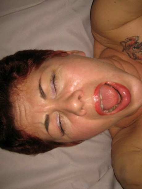 Short-haired MILF inserts a ripe banana into her pussy and blows a dick