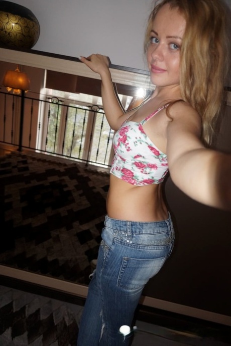 Amateur nerd displaying her natural curvy body in a hot selfie compilation