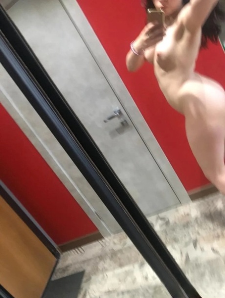 Raven-haired amateur teen posing butt naked in front of the mirror