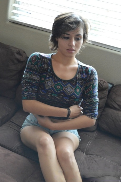 Amateur babe strips fully naked & masturbates with a dildo on the couch