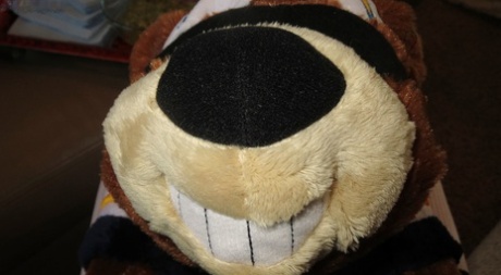 Mature blonde pornstar Veruca James sucks cock & spread for hot clit closeup