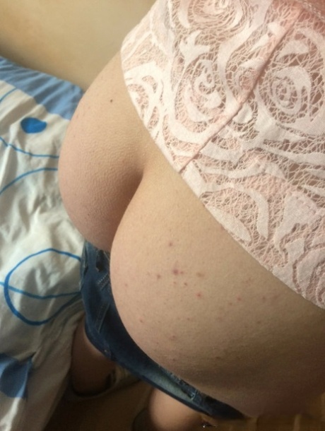 Blonde babe undresses & displays her shaved pussy up close in a homemade scene