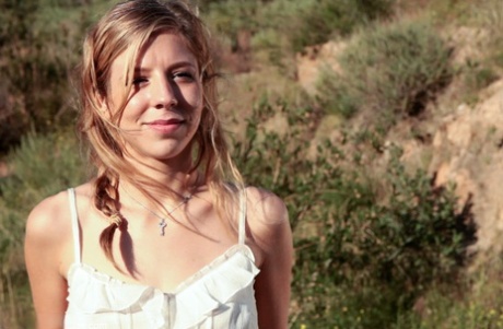 Young blonde Chastity Lynn gives a public blowjob to her man in the car