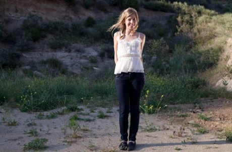 Young blonde Chastity Lynn gives a public blowjob to her man in the car