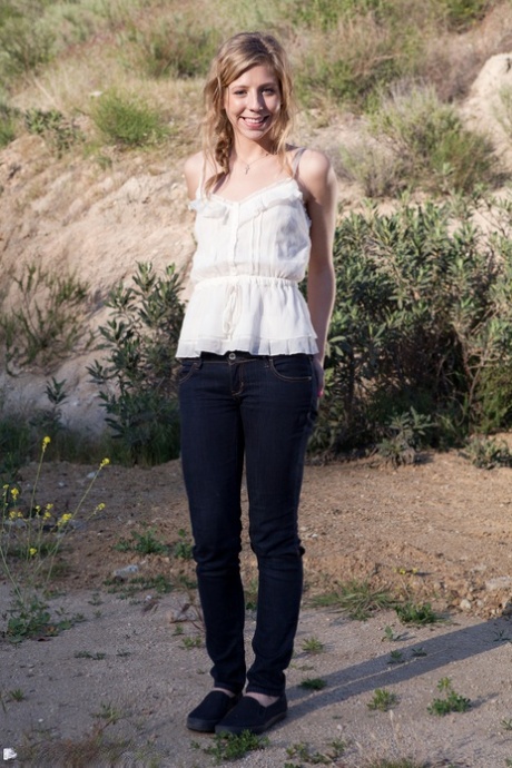 Young blonde Chastity Lynn gives a public blowjob to her man in the car