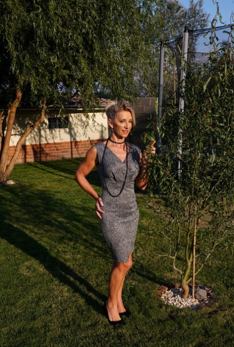 Classy older lady craves some afternoon delight with her partner