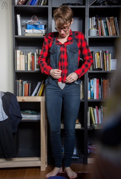 Skinny amateur Gretchen dresses herself among library stacks