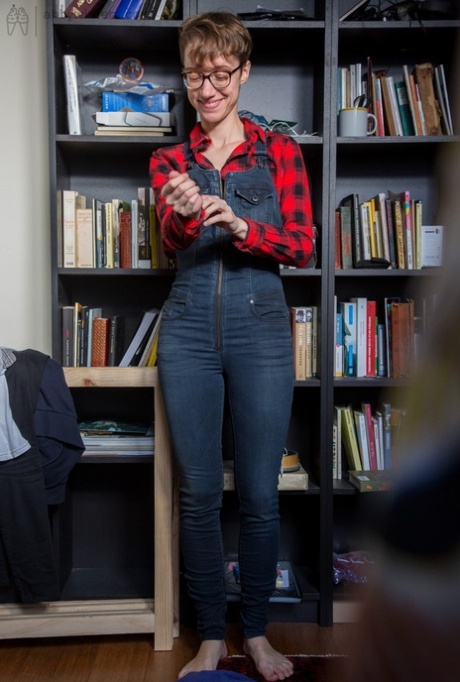 Skinny amateur Gretchen dresses herself among library stacks