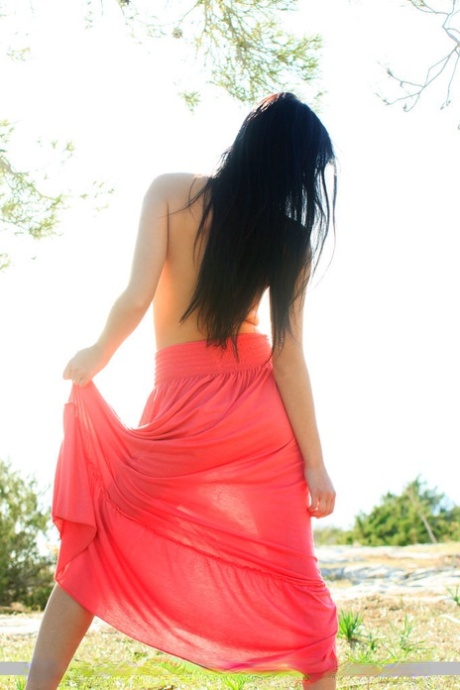 Naked sweet teen Venice Lei spreads her legs seductively on a blanket outdoors