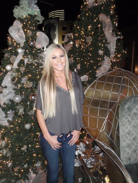 Sexy blonde girlfriend enjoys showing off her bare ass wherever she goes