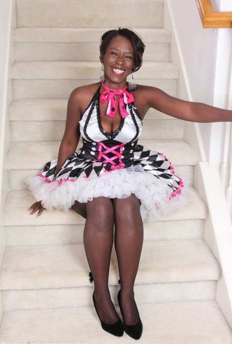 Smiley hot ebony MILF Sayanna Monroe strips pantyhose for spread pussy closeup