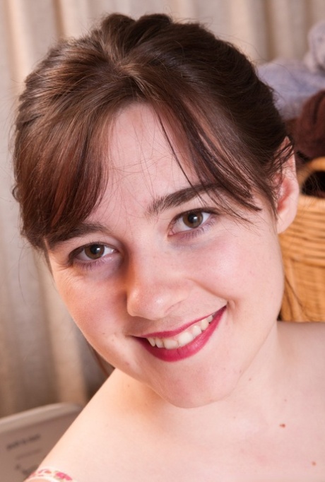 Mature chubby Krissy Lee spreading pussy lips wide open in the laundry room