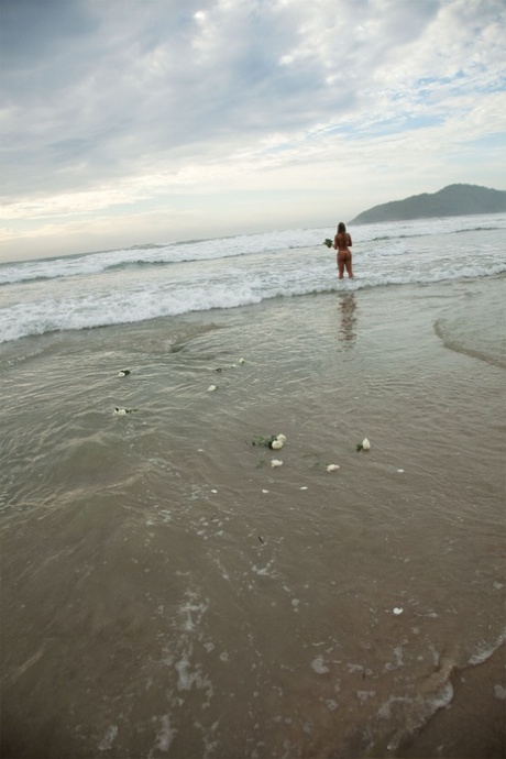 Glamorous model with sexy curves Juliana Salimeni reveals it all