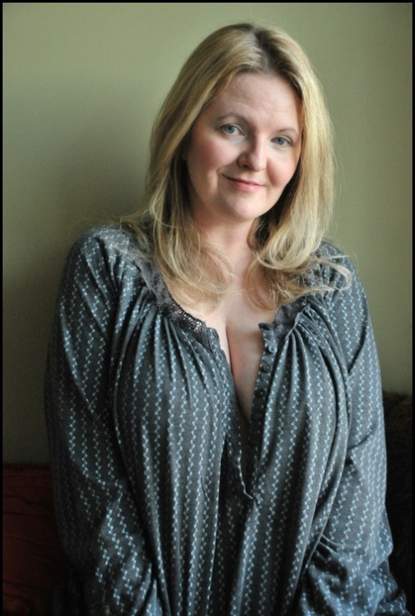 Busty Tasty Trixie with huge nipples flaunts & flexes sexy feet & spreads lips