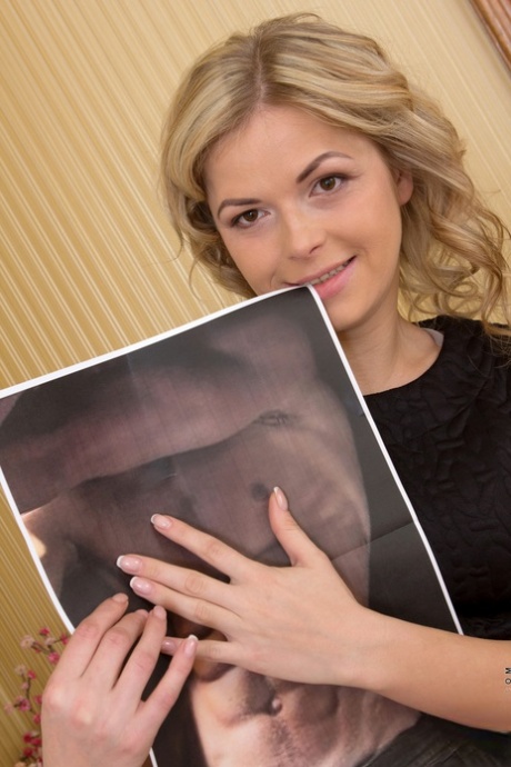 Mature seductress Ayda showing off her dangling pussy lips up close