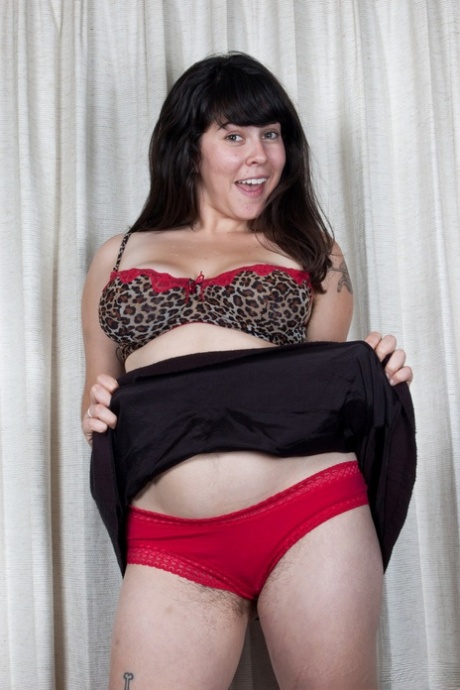 Busty amateur wife Cleo spreading her super hairy vulva on the carpet