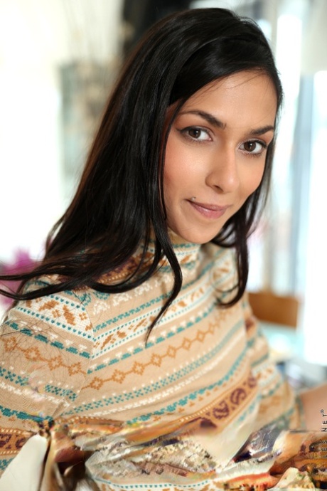 Skinny brunette teen Ashely Ocean sticks a big dildo up her shaved vagina