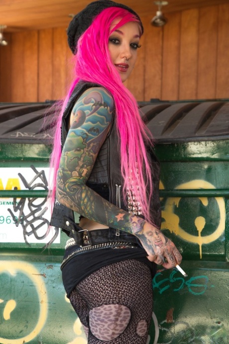 Smoking tattooed Kelsi Lynn in ripped pantyhose flaunting naked ass in alley