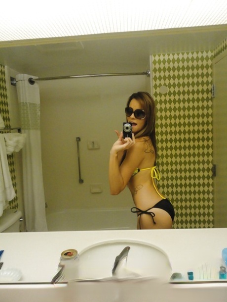Sunglass wearing ex-gf Mandy Haze snapping selfies of her nice tits in mirror