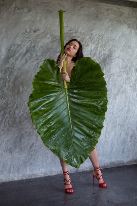 Beautiful Filipina Kit Rysha posing butt naked in her sexy heels