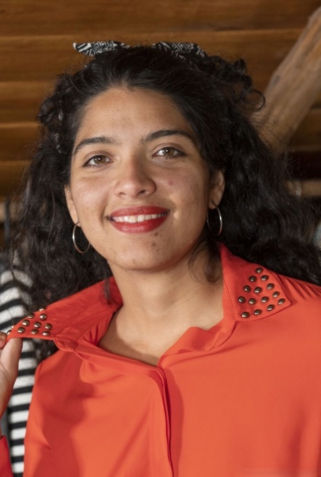 Chubby first timer Maria F bares her big ass before showing her natural pussy