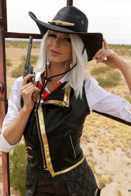 Thin girl Emma Hix licks jizz from a finger after cosplay sex on scrub land